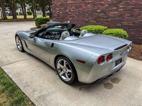 Used 2006 Chevrolet Corvette Convertible w/ Preferred Equipment Group RWD image 21