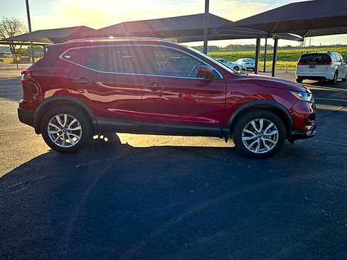 Used 2022 Nissan Rogue Sport SV w/ Technology Package image 5