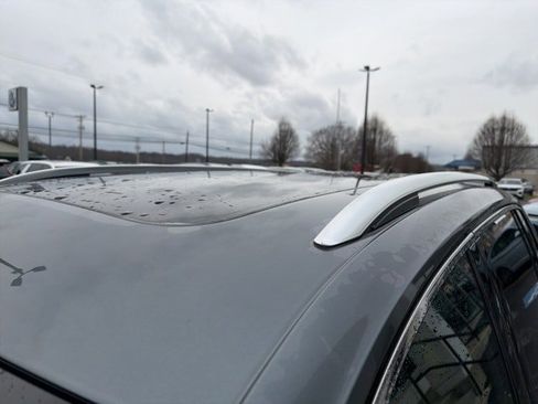 Used 2022 Volkswagen Tiguan SE image 10