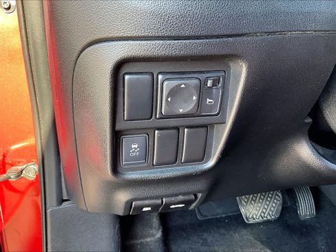 Used 2012 Nissan Juke SL FWD image 33