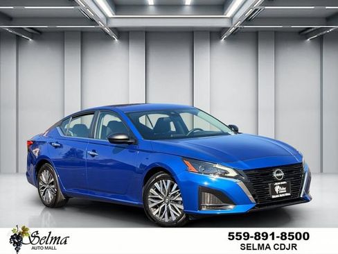 Used 2025 Nissan Altima 2.5 SV FWD image 1