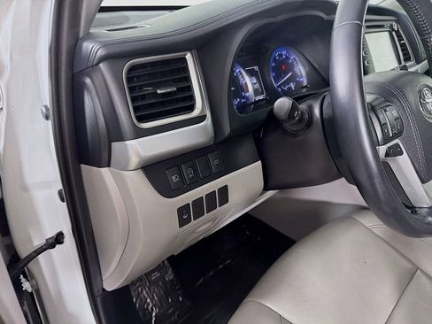 Used 2019 Toyota Highlander XLE AWD/4WD image 10