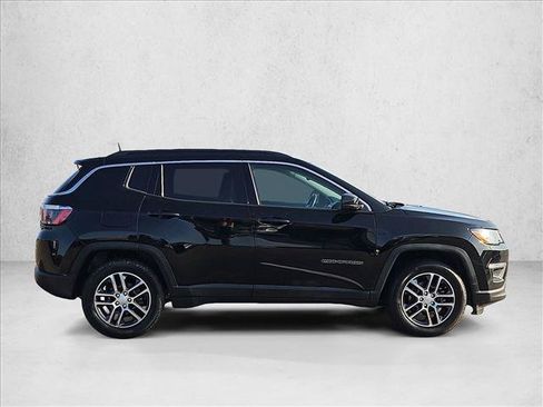 Used 2018 Jeep Compass Latitude w/ Popular Equipment Group FWD image 4