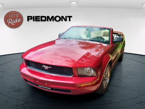 Used 2005 Ford Mustang Convertible RWD image 1