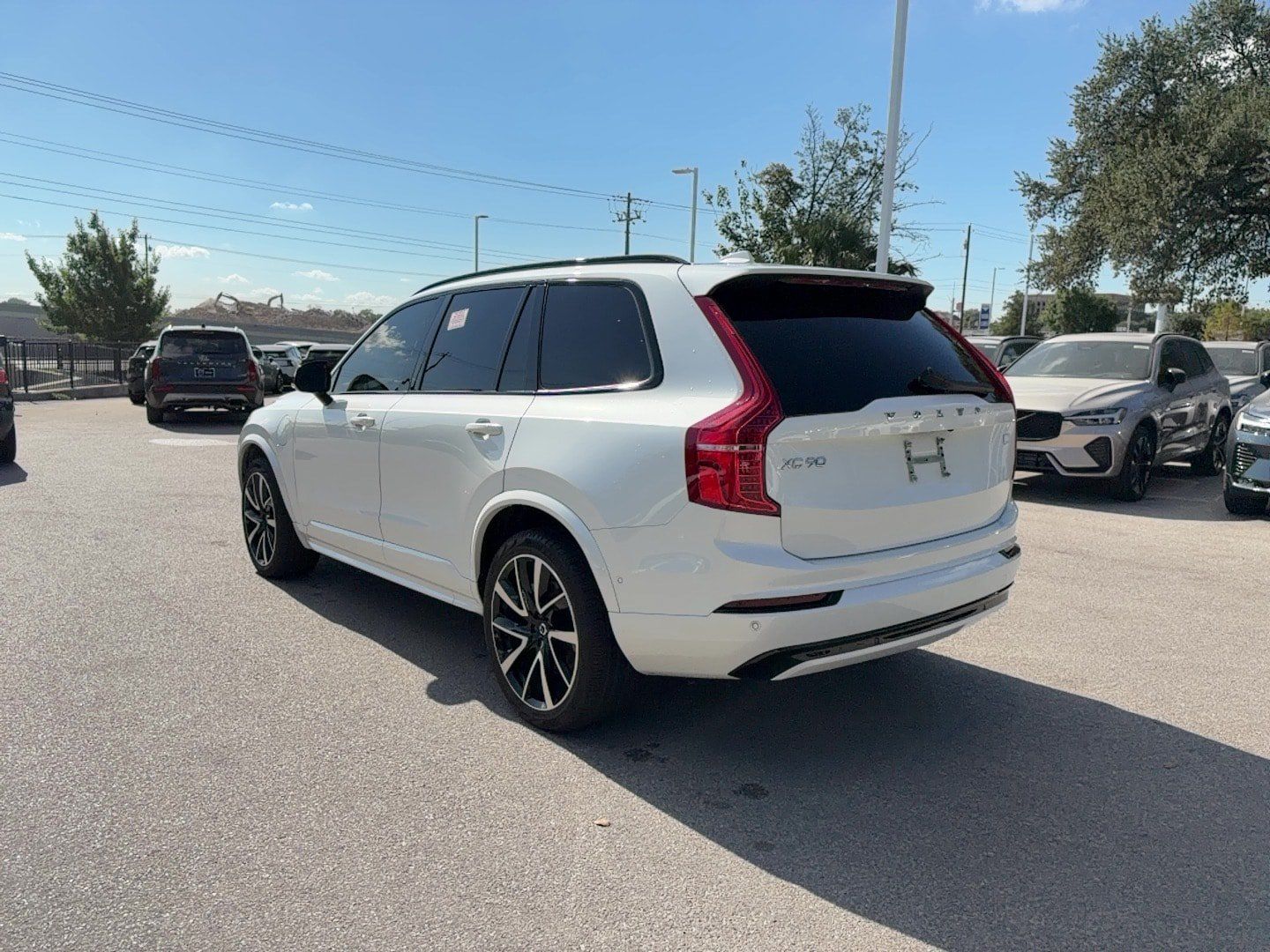 Certified 2023 Volvo XC90 T8 Plus w/ Protection Package AWD/4WD image 4