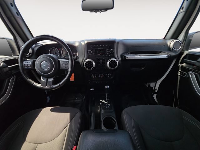 Used 2017 Jeep Wrangler Unlimited Rubicon w/ Connectivity Group AWD/4WD image 10