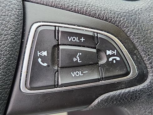 Used 2018 Ford Escape SE image 19