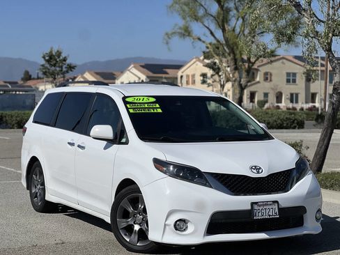 Used 2015 Toyota Sienna SE Premium image 1