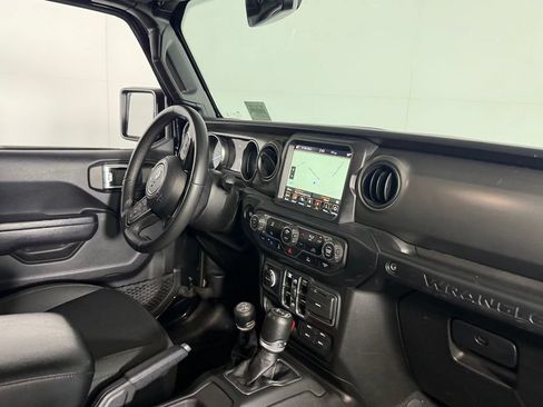 Used 2023 Jeep Wrangler Unlimited AWD/4WD image 32