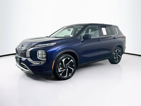 Used 2024 Mitsubishi Outlander SE AWD/4WD image 3