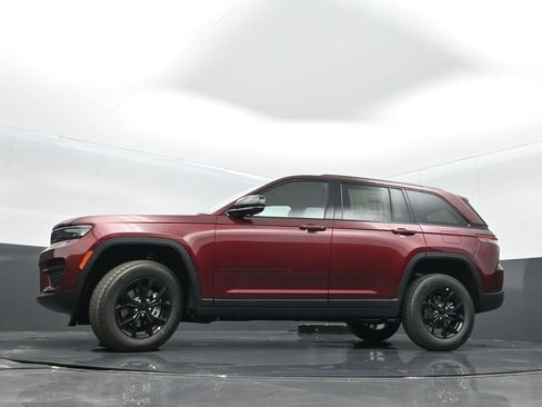 New 2025 Jeep Grand Cherokee Altitude image 32