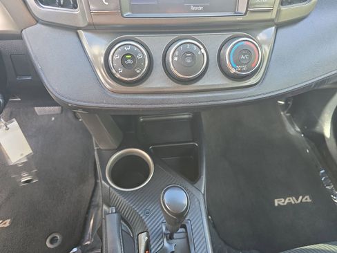 Used 2014 Toyota RAV4 LE image 22