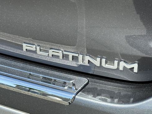 Used 2022 Toyota Highlander Platinum image 10