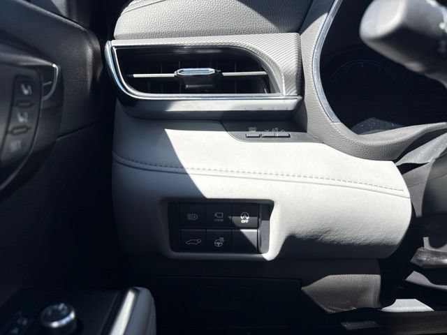 Used 2026 Toyota Highlander Platinum AWD/4WD image 18
