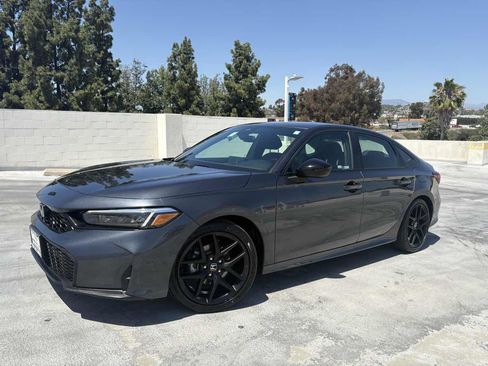 Used 2025 Honda Civic Sport image 2