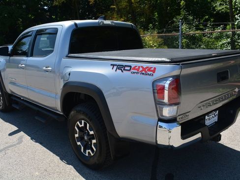 Used 2020 Toyota Tacoma TRD Off-Road AWD/4WD image 7