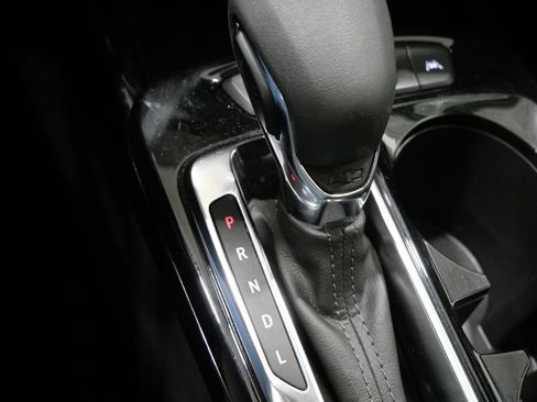 Used 2025 Chevrolet Trax LT FWD image 22