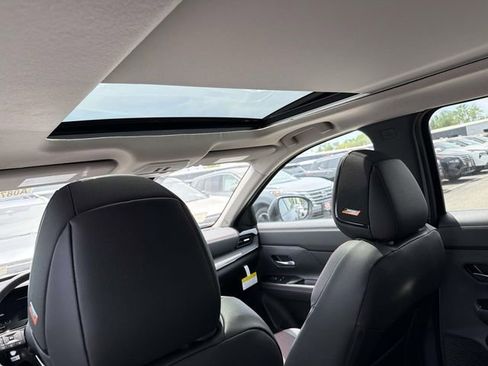 New 2026 Nissan Kicks SR w/ SR Premium Package AWD/4WD image 9