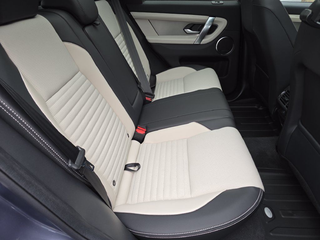 New 2025 Land Rover Discovery Sport Dynamic SE AWD/4WD image 19