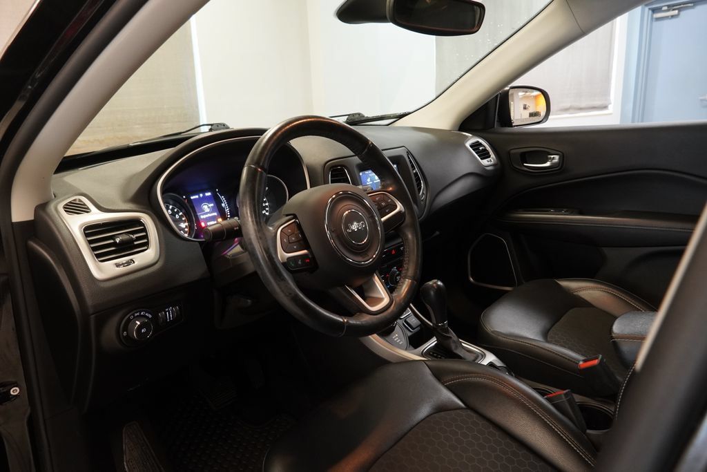 Used 2019 Jeep Compass Latitude w/ Cold Weather Group AWD/4WD image 7
