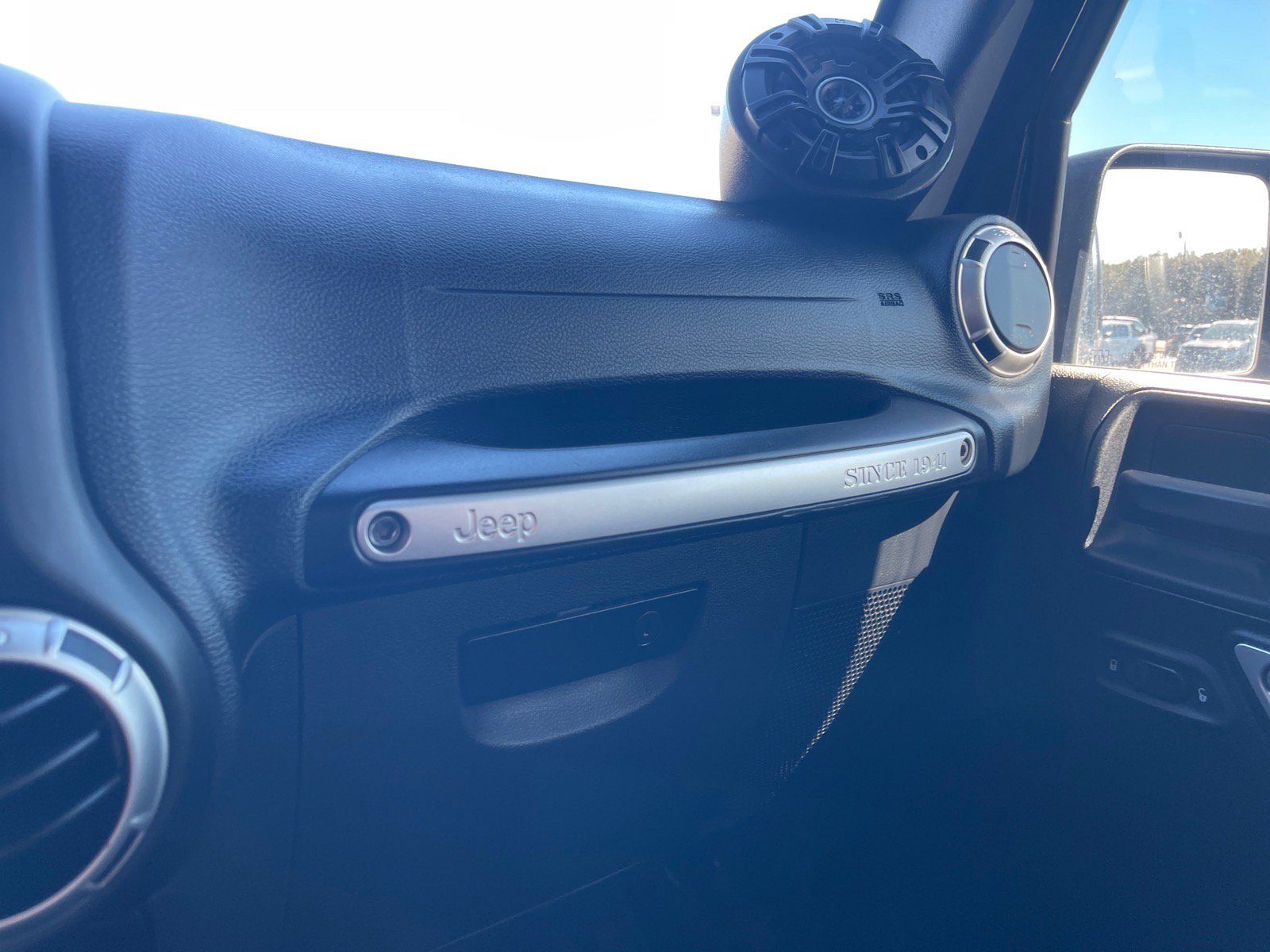 Used 2016 Jeep Wrangler Unlimited Sahara AWD/4WD image 6