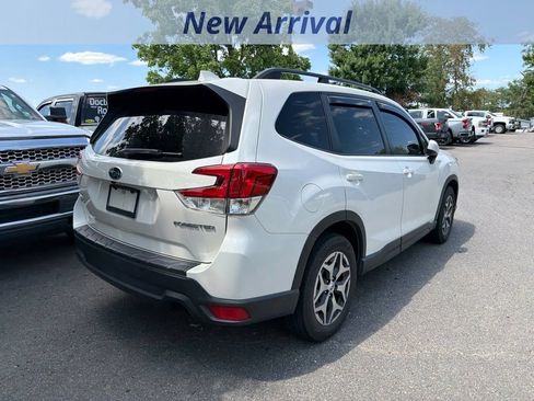 Used 2020 Subaru Forester Premium AWD/4WD image 8