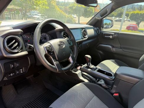 Used 2023 Toyota Tacoma TRD Sport w/ Advanced Technology Package AWD/4WD image 15