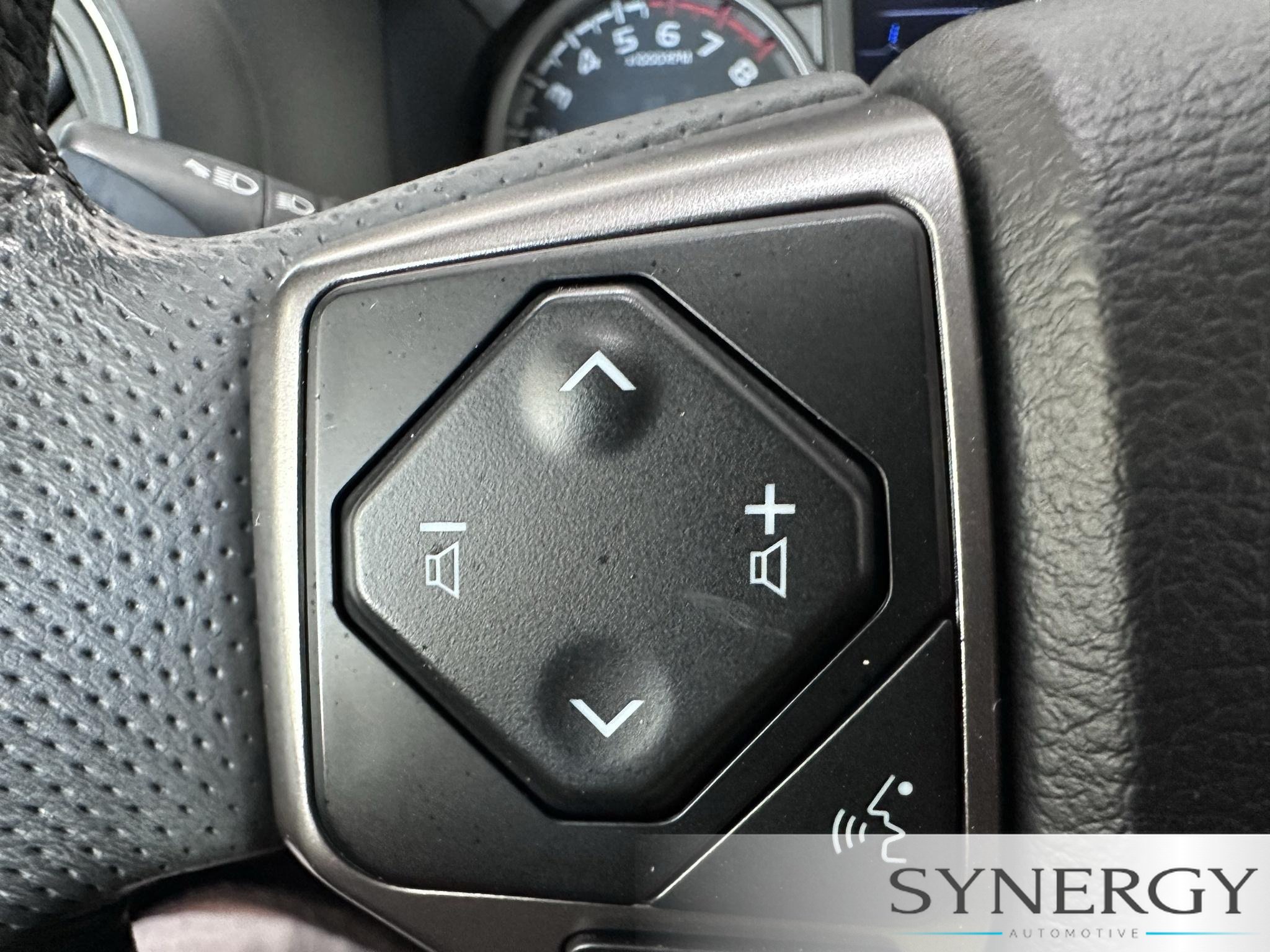 Used 2022 Toyota Tacoma SR5 w/ SR5 Appearance Package (SM) RWD image 8