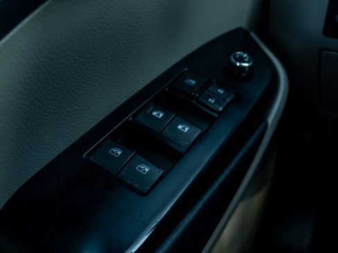 Used 2016 Toyota Highlander XLE AWD/4WD image 30