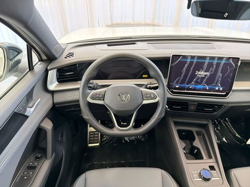 New 2026 Volkswagen Tiguan SE R-Line FWD image 23