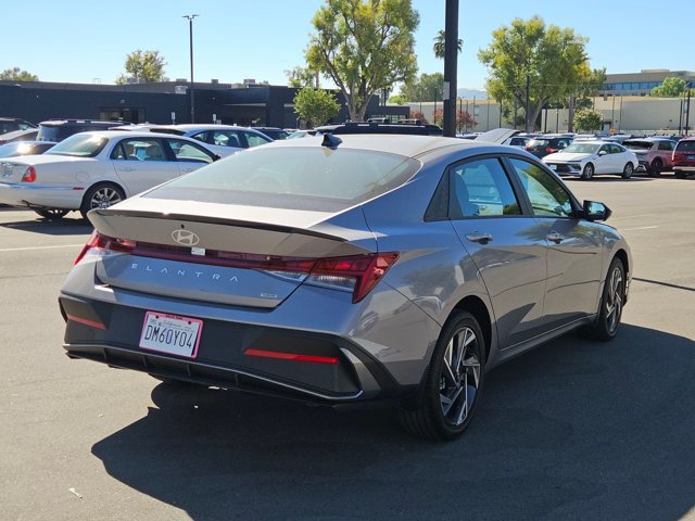 Used 2025 Hyundai Elantra SEL FWD image 5