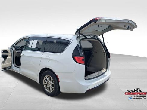 Used 2024 Chrysler Pacifica Touring-L FWD image 31