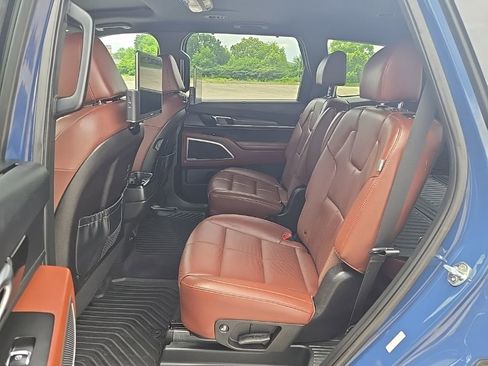 Used 2023 Kia Telluride EX w/ EX Captain's Chair Package FWD image 18
