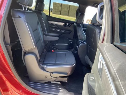 Used 2025 Buick Enclave Preferred w/ Power Package image 13