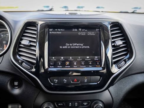 Used 2019 Jeep Cherokee Limited w/ Luxury Group AWD/4WD image 25