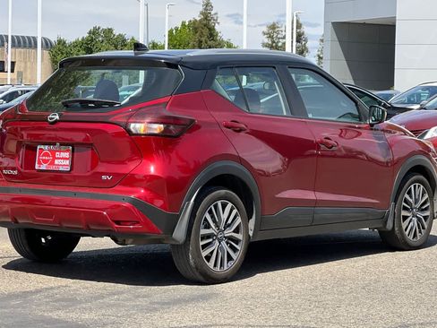 Used 2023 Nissan Kicks SV image 3