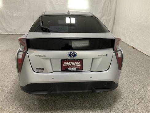 Used 2018 Toyota Prius Three Touring FWD image 6