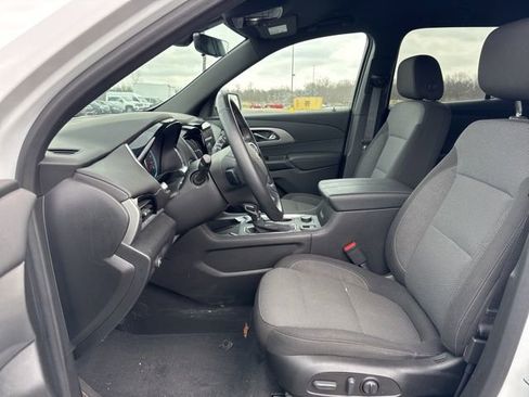 Used 2023 Chevrolet Traverse LT image 8