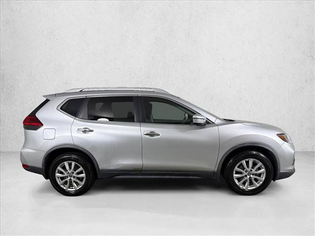 Used 2017 Nissan Rogue SV FWD image 2