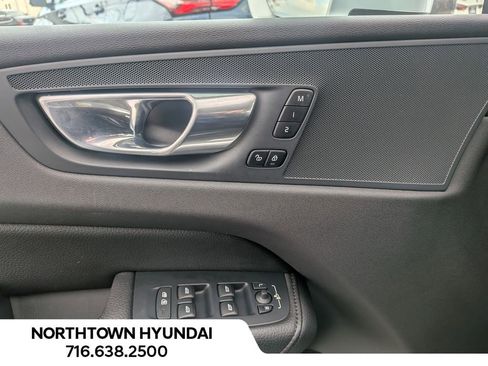 Used 2021 Volvo XC60 T5 Momentum image 29
