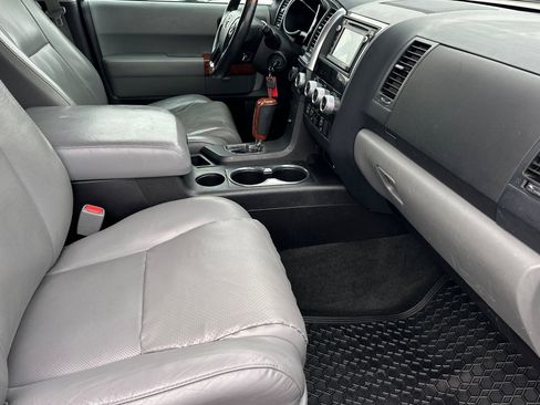 Used 2018 Toyota Sequoia Platinum image 17