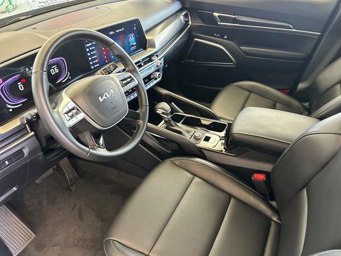 Used 2025 Kia Telluride LX FWD image 10