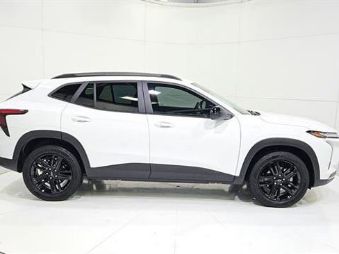 Used 2025 Chevrolet Trax ACTIV w/ Sunroof Package FWD image 9