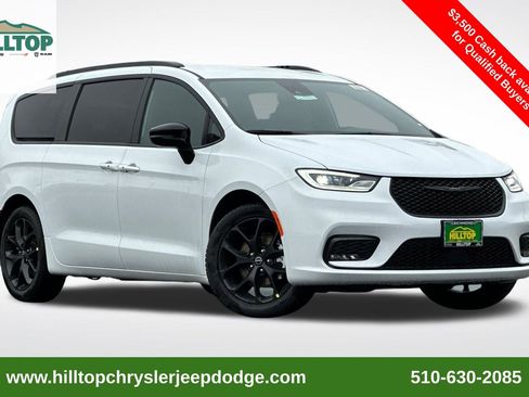 New 2026 Chrysler Pacifica Select image 1