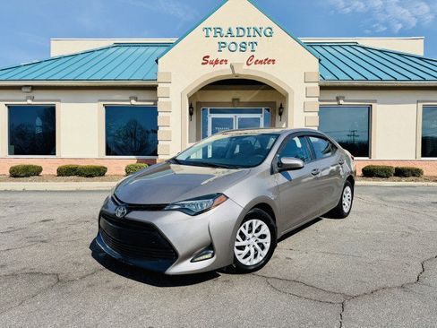 Used 2018 Toyota Corolla LE image 2