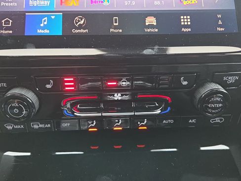 New 2025 Jeep Grand Cherokee L Limited w/ Black Appearance Package image 21