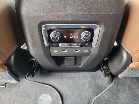 Used 2021 Chevrolet Tahoe High Country image 34