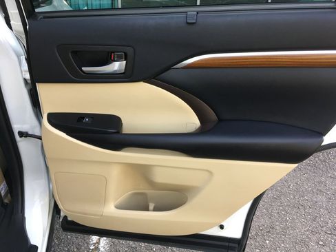 Used 2019 Toyota Highlander Limited AWD/4WD image 33
