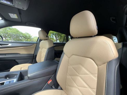 Used 2024 Volkswagen Atlas Cross Sport SE image 14