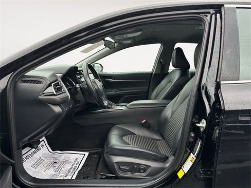 Used 2020 Toyota Camry SE image 9